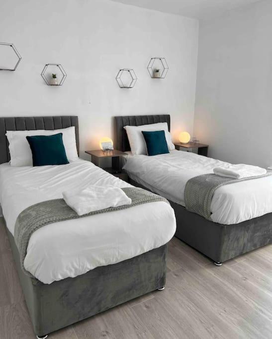 King-size Bed En- Suit, Luxury Refurbished Apartment