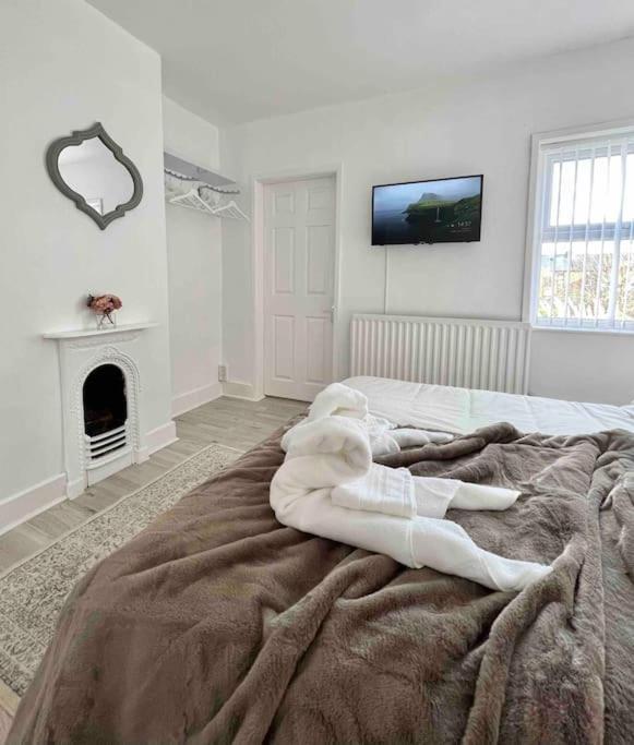King-size Bed En- Suit, Luxury Refurbished * Balderton