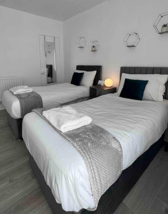 King-size Bed En- Suit, Luxury Refurbished Apartment